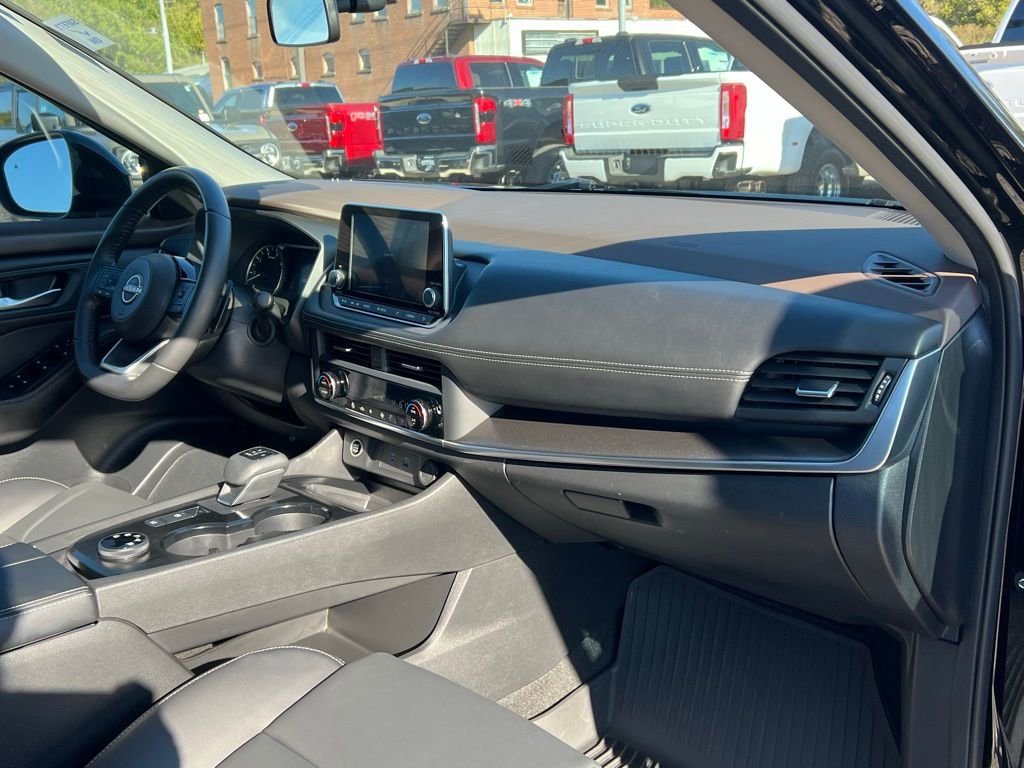 Used 2023 Nissan Rogue SV w/ SV Premium B Package image 22