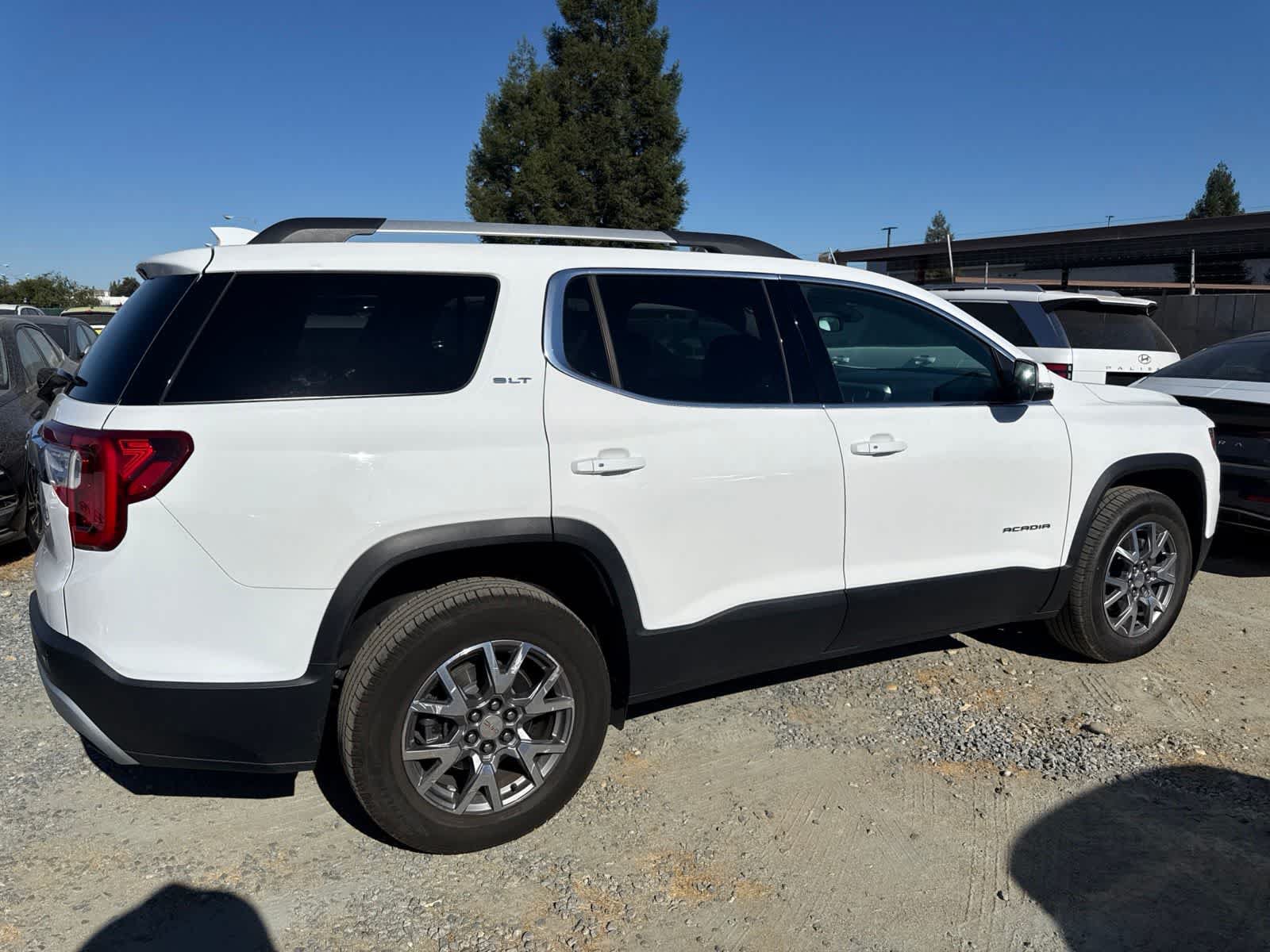 Used 2020 GMC Acadia SLT FWD image 3