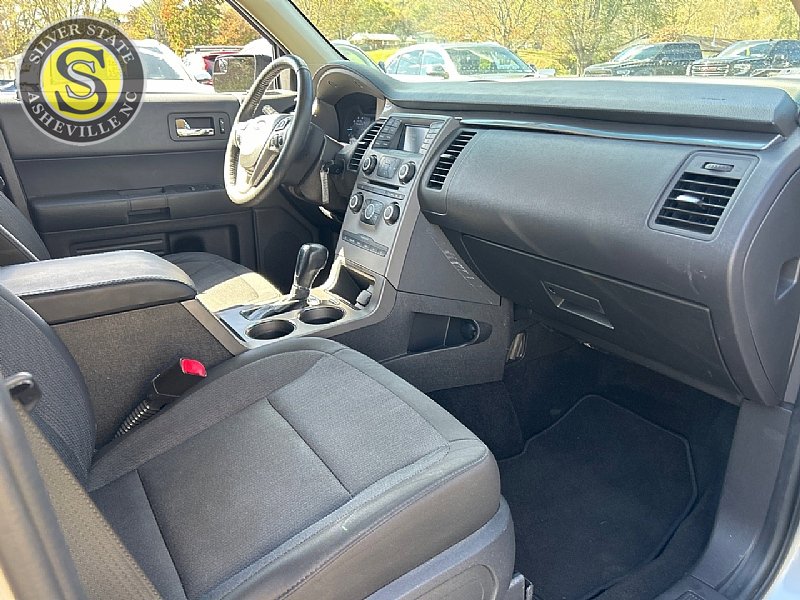 Used 2019 Ford Flex SE image 16