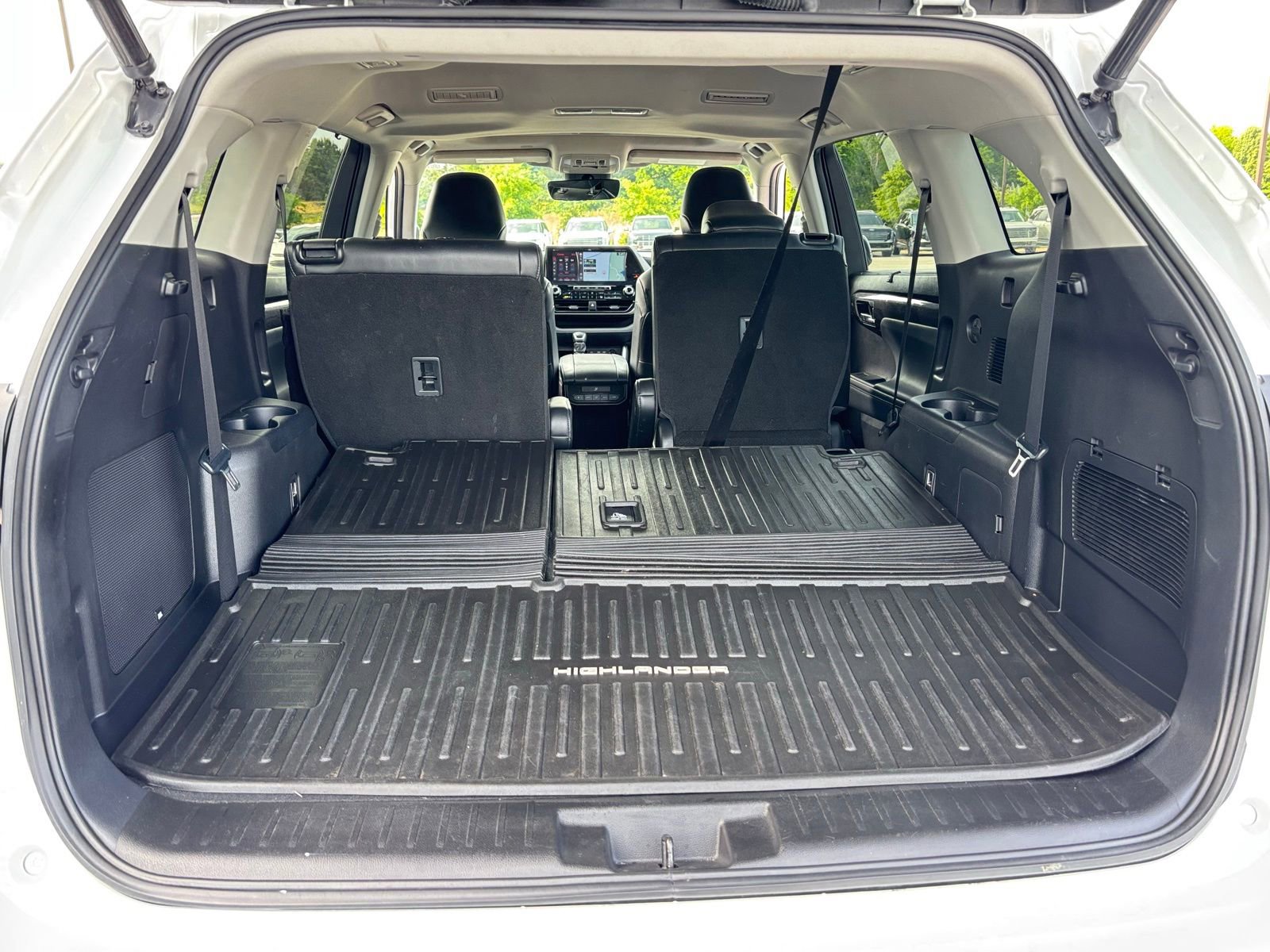 Used 2022 Toyota Highlander Limited FWD image 17