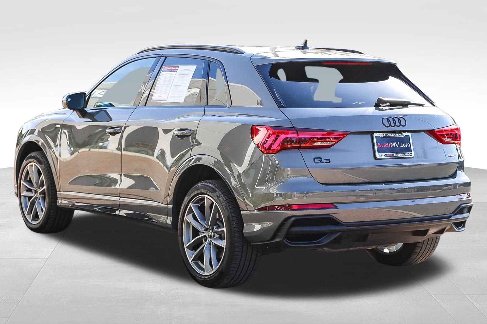Used 2023 Audi Q3 2.0T Premium w/ Black Optic Sport Package image 7