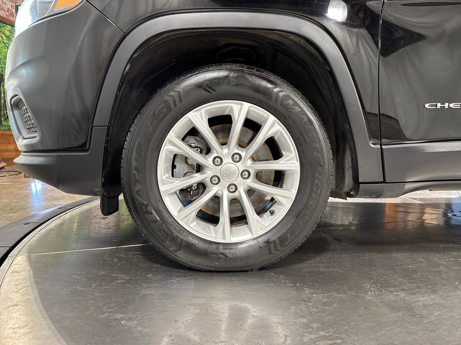 Used 2020 Jeep Cherokee Latitude w/ Cold Weather Group image 2