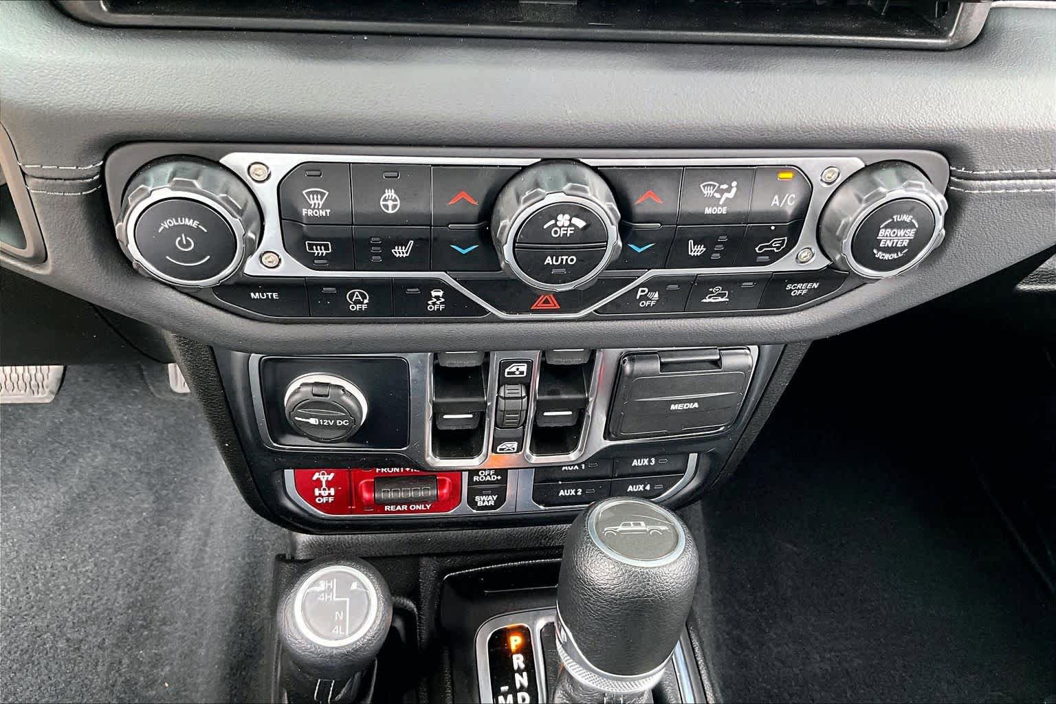Used 2024 Jeep Gladiator Rubicon w/ Safety Group AWD/4WD image 33