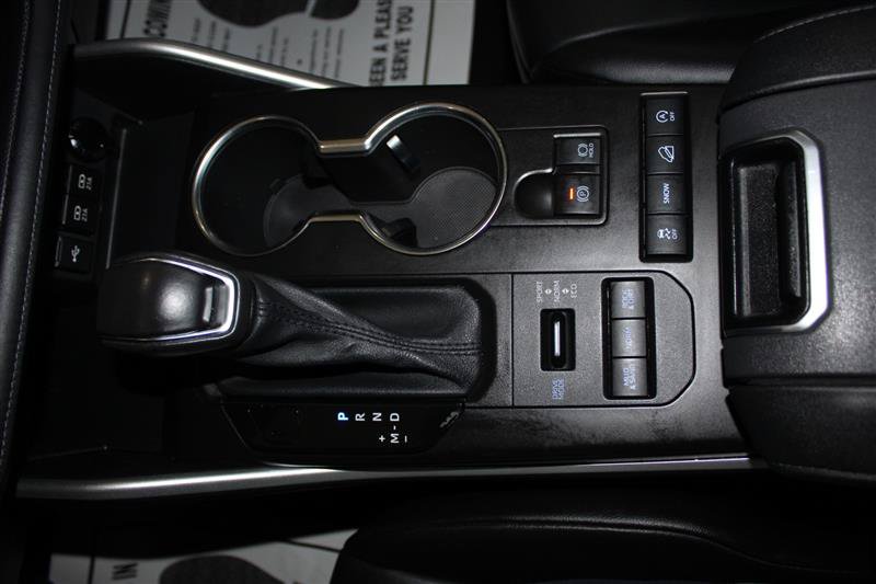 Used 2021 Toyota Highlander XLE AWD/4WD image 21
