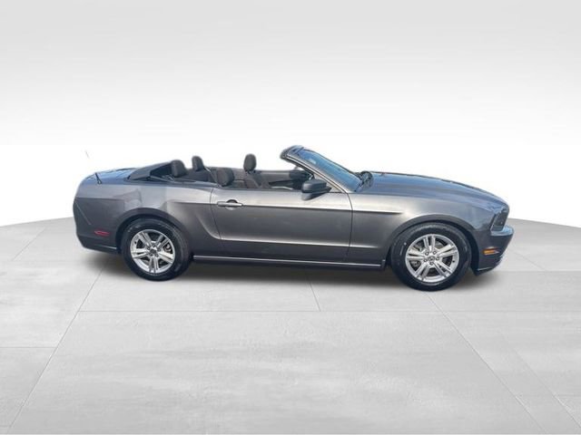 Used 2014 Ford Mustang Convertible RWD image 2