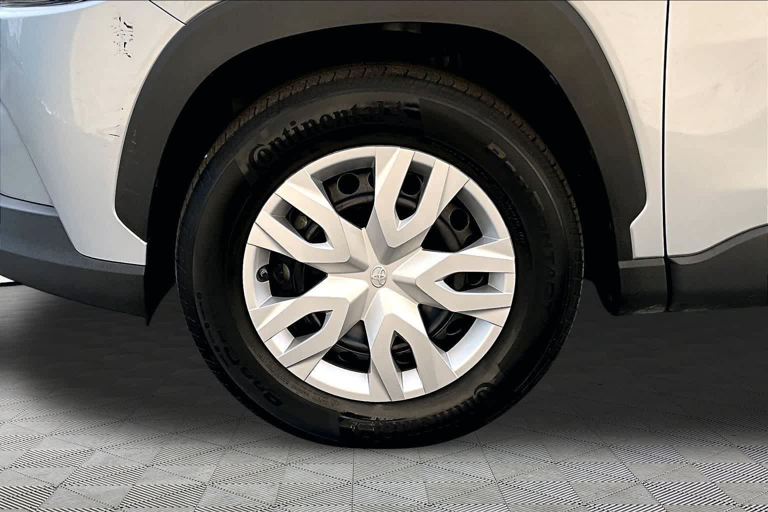 Used 2024 Toyota Corolla Cross L FWD image 11