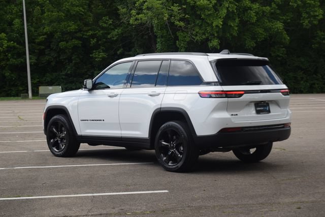 Used 2023 Jeep Grand Cherokee Altitude AWD/4WD image 23