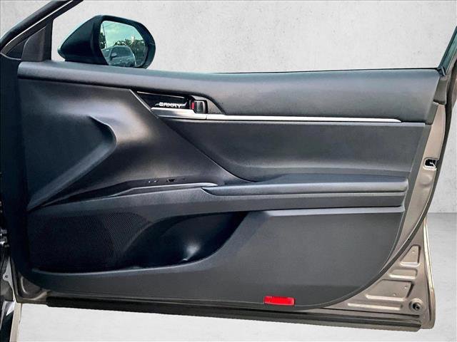 Used 2021 Toyota Camry SE w/ Convenience Package image 18