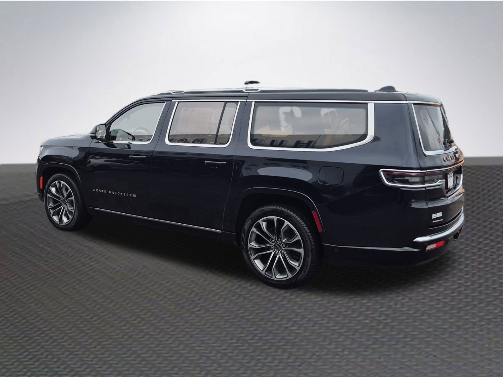 Used 2023 Jeep Grand Wagoneer L Series III image 5