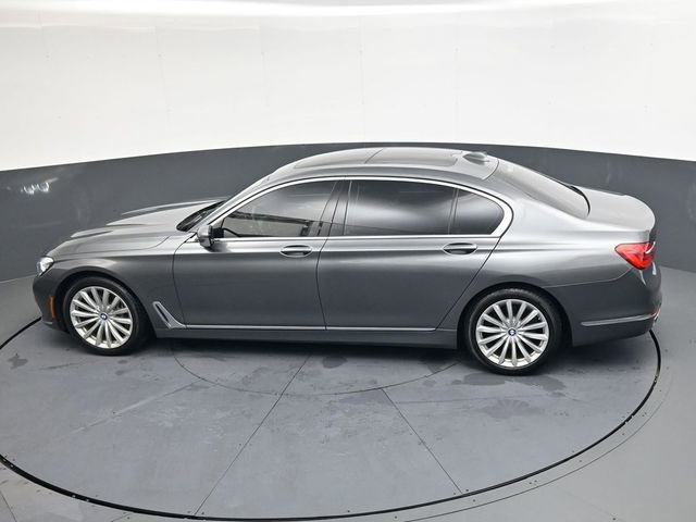 Used 2018 BMW 740i image 24