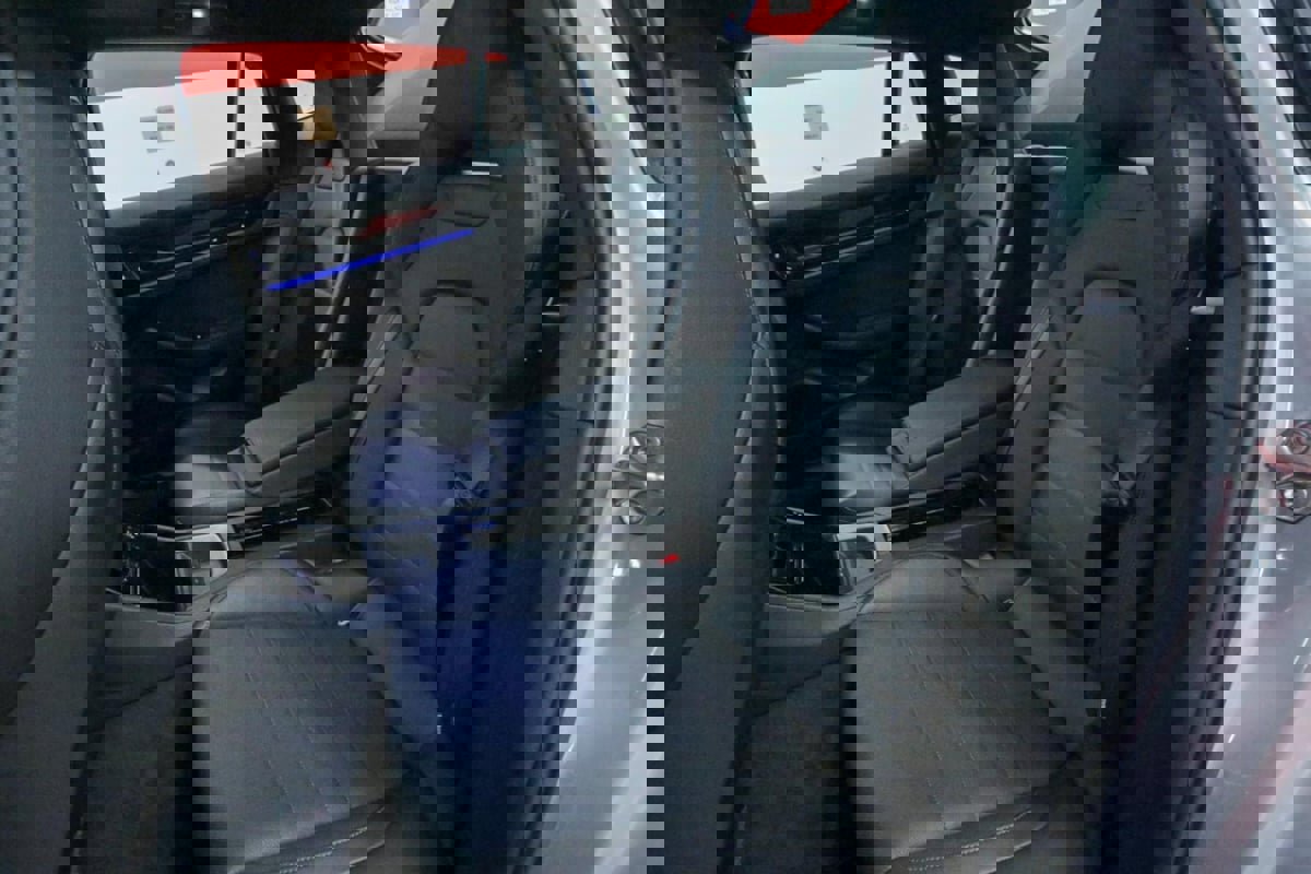 Used 2025 Porsche Panamera image 15