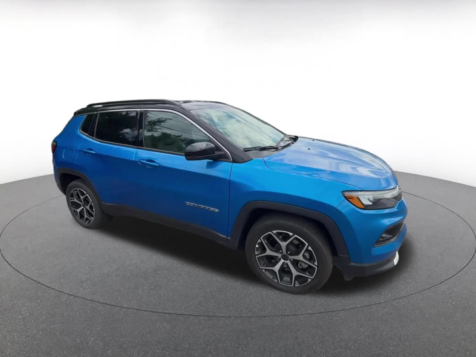 Used 2025 Jeep Compass Limited AWD/4WD image 2