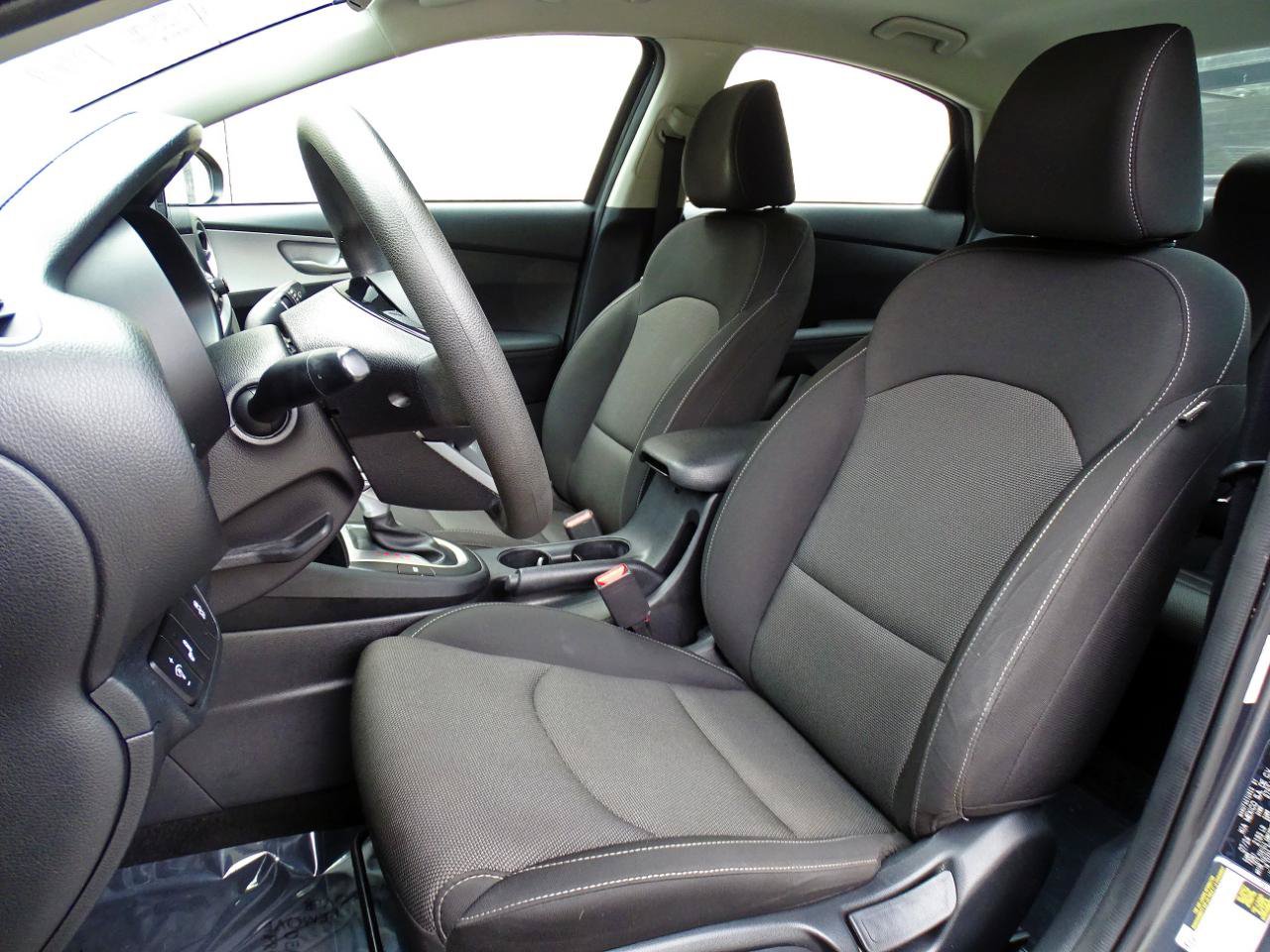 Used 2024 Kia Forte LXS w/ LXS Technology Package FWD image 11