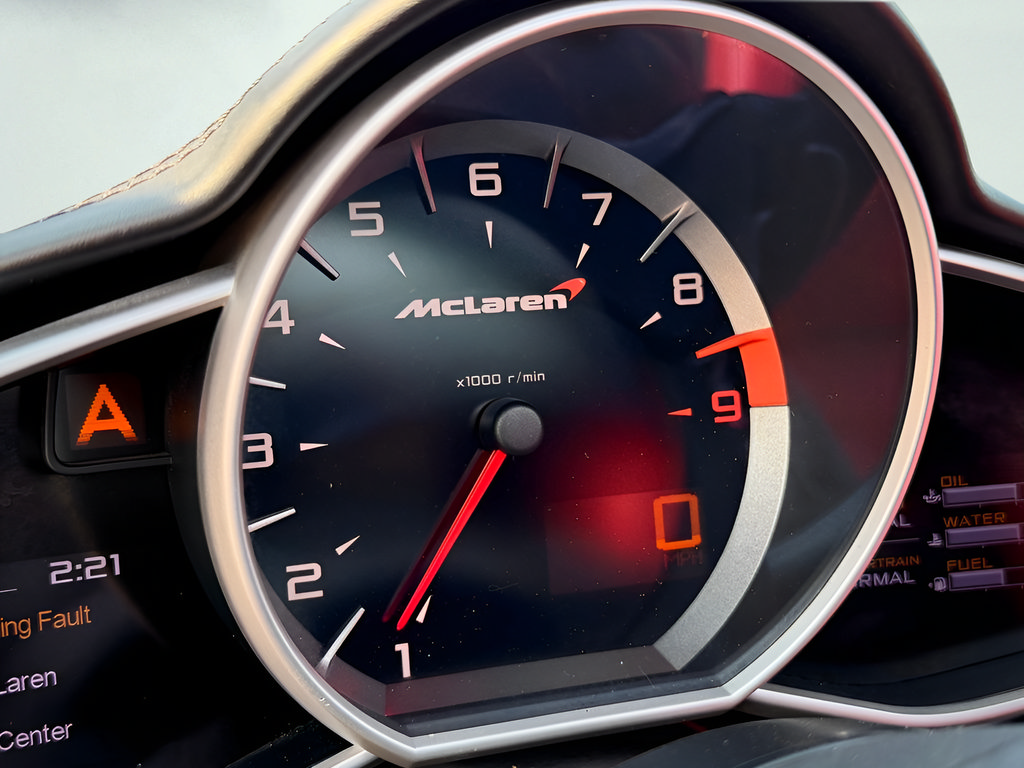 Used 2015 McLaren 650S Spider RWD image 39
