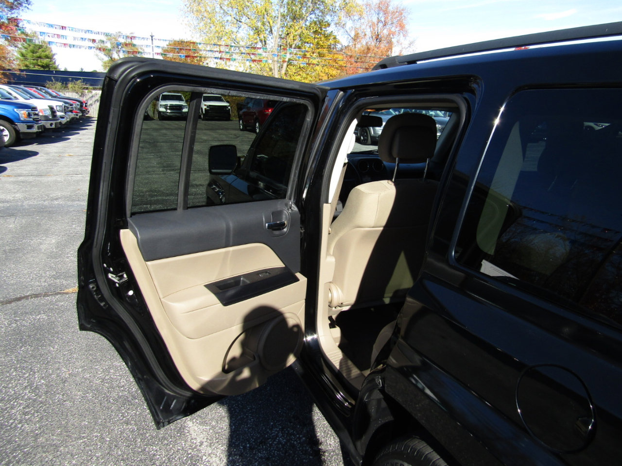 Used 2012 Jeep Patriot Latitude w/ Sun/Sound Group image 18