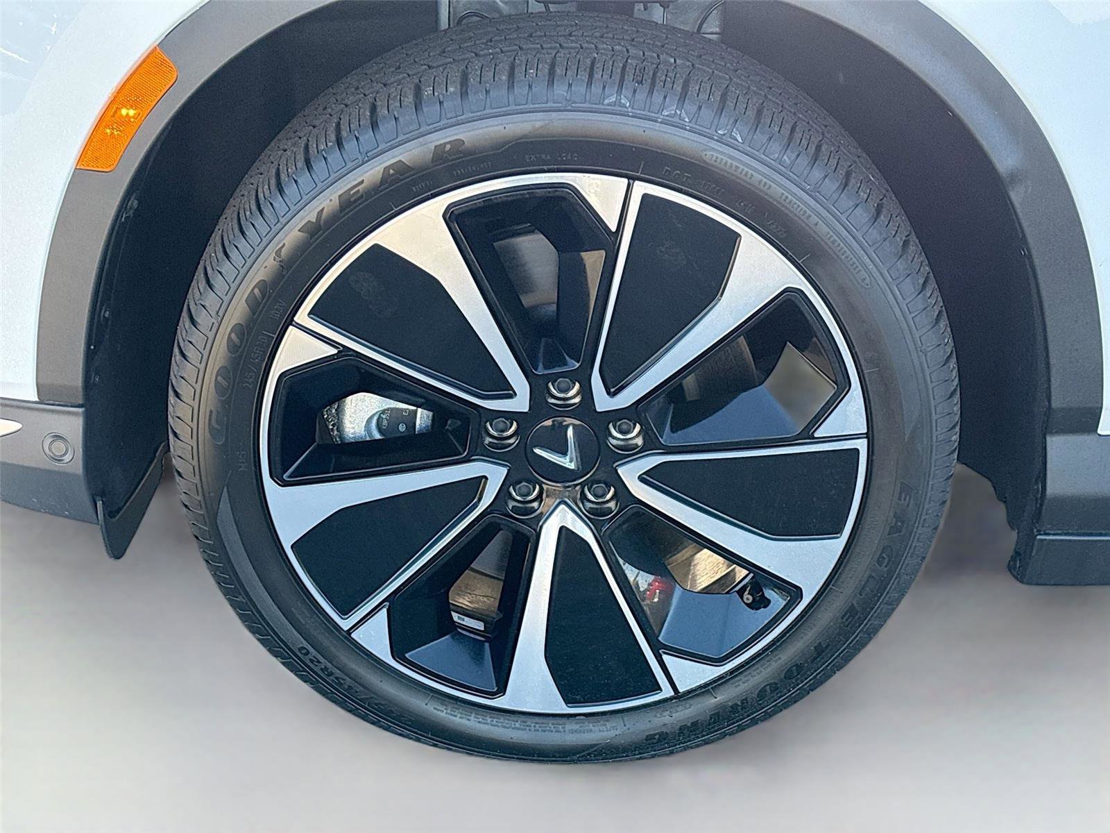 New 2025 VinFast VF 8 Plus image 30