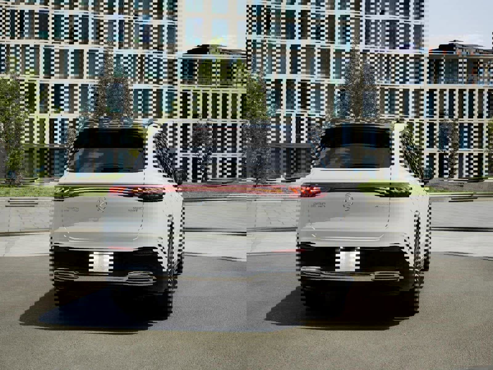 New 2026 Mercedes-Benz EQS 400 4MATIC SUV image 23