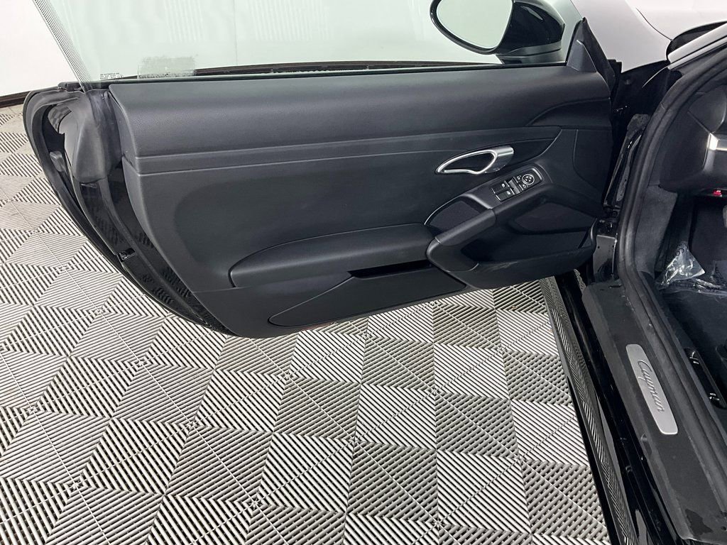 Used 2024 Porsche 718 Cayman image 12