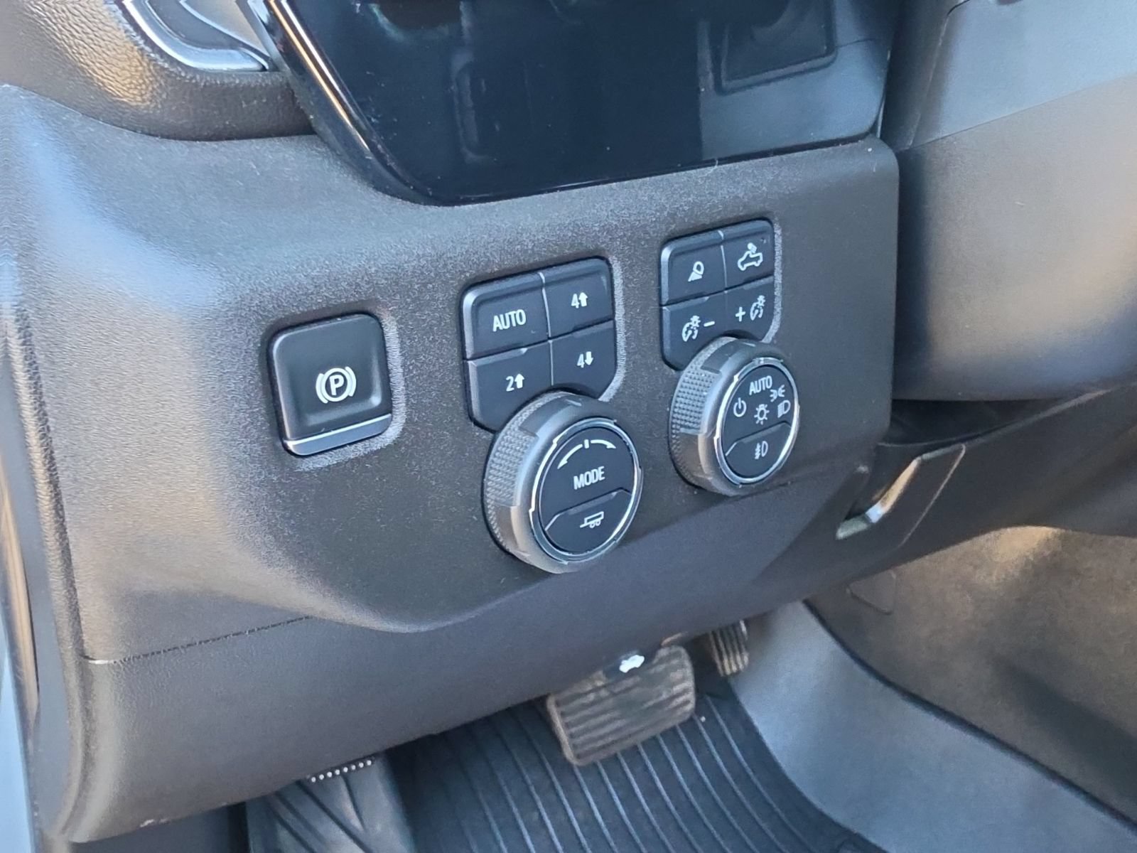 Used 2025 Chevrolet Silverado 1500 RST AWD/4WD image 15