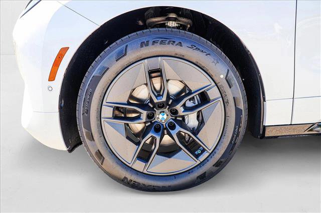 Used 2026 BMW iX xDrive60 w/ Premium Package image 9