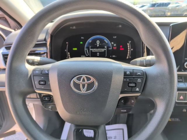 Used 2025 Toyota Camry LE FWD image 18