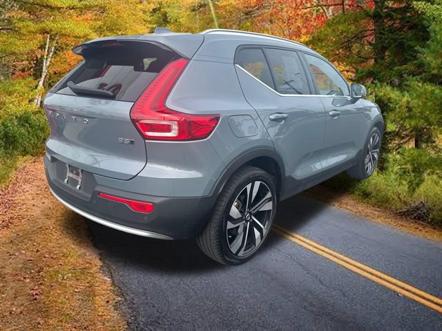 Used 2023 Volvo XC40 B5 Plus w/ Driver Assist Package AWD/4WD image 3