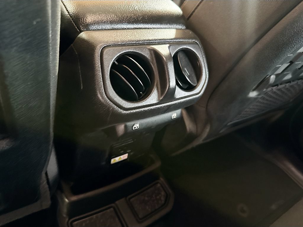 Used 2022 Jeep Wrangler Unlimited Rubicon 4xe AWD/4WD image 26