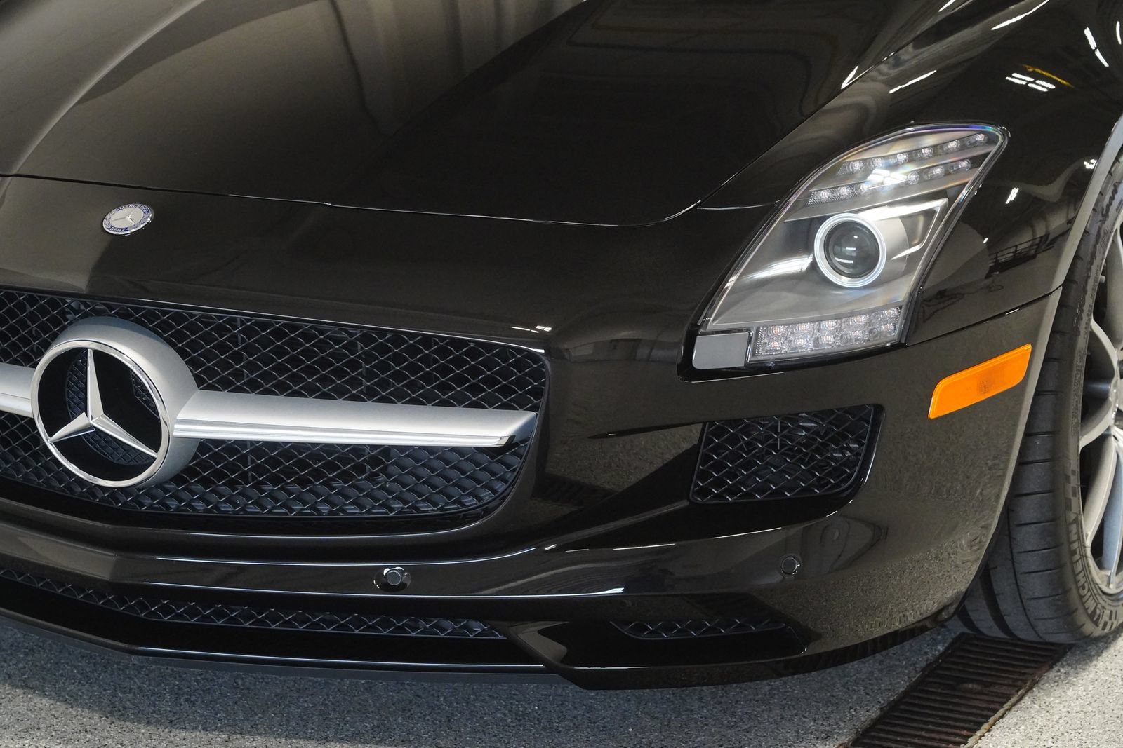 Used 2011 Mercedes-Benz SLS AMG Coupe image 7