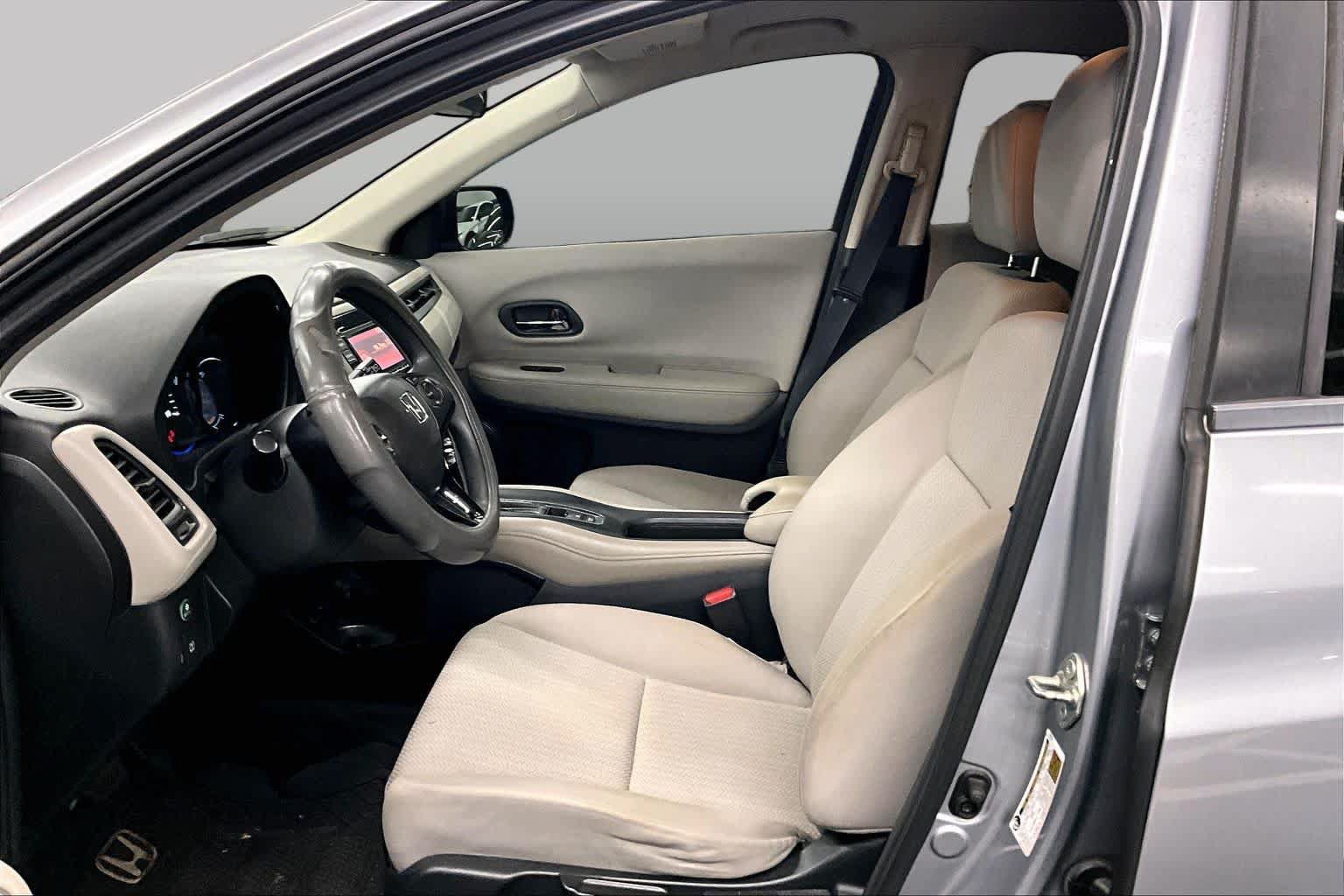 Used 2017 Honda HR-V LX image 7