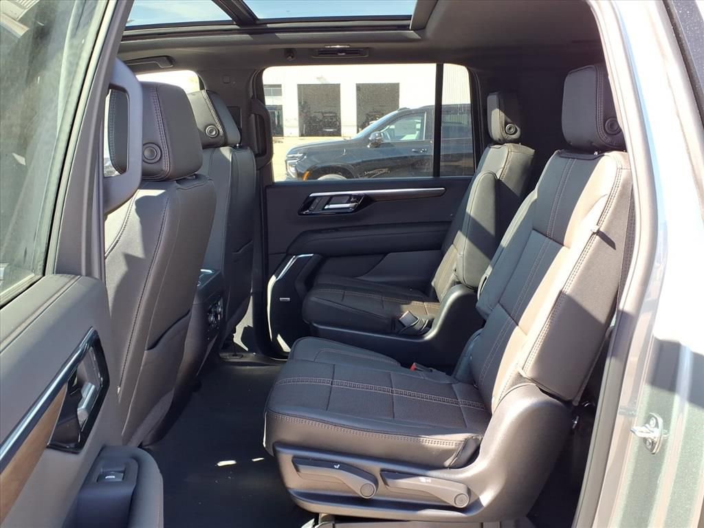 New 2026 Chevrolet Suburban High Country image 9
