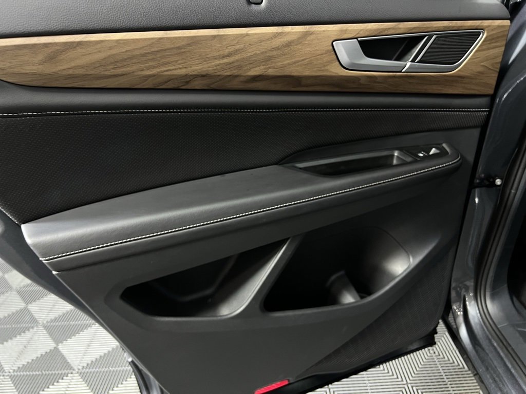 Used 2025 Volkswagen Atlas SE image 28