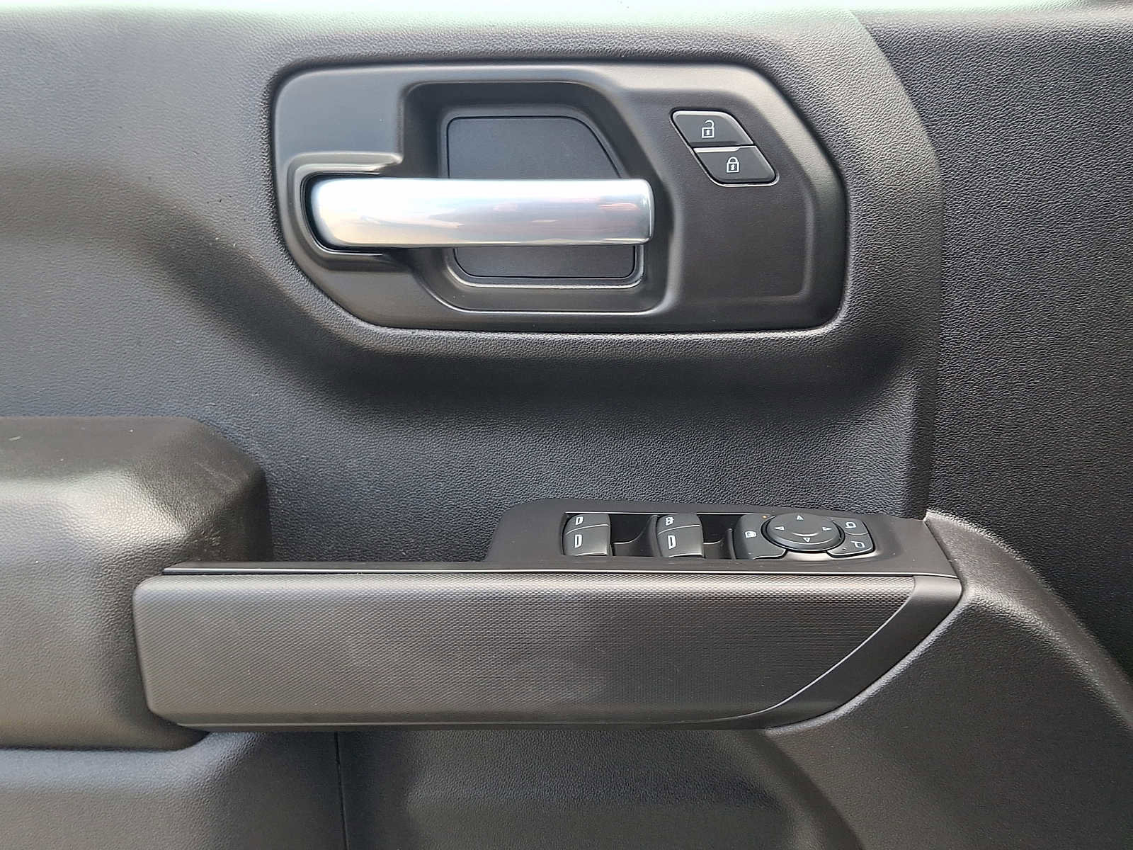 Used 2021 Chevrolet Silverado 1500 Custom w/ LPO, Dark Essentials Package AWD/4WD image 13