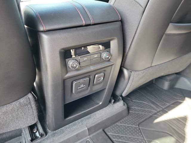 Used 2023 Chevrolet Traverse RS image 22