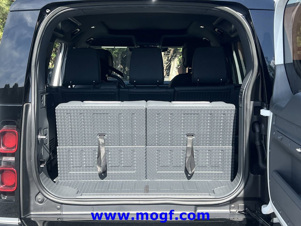 Used 2023 Land Rover Defender 110 X-Dynamic SE image 22