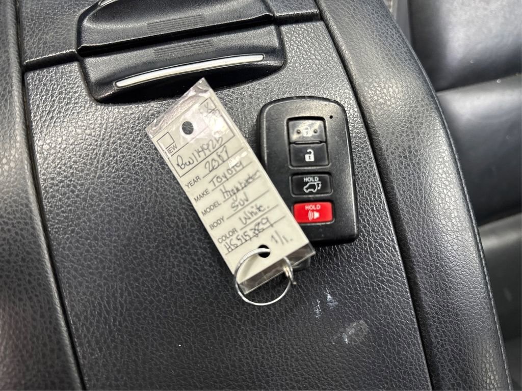 Used 2017 Toyota Highlander XLE w/ Carpet Mat Package image 42