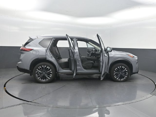 Used 2024 Nissan Rogue Platinum FWD image 31