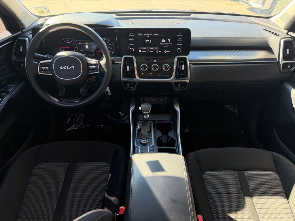 Used 2022 Kia Sorento LX image 15