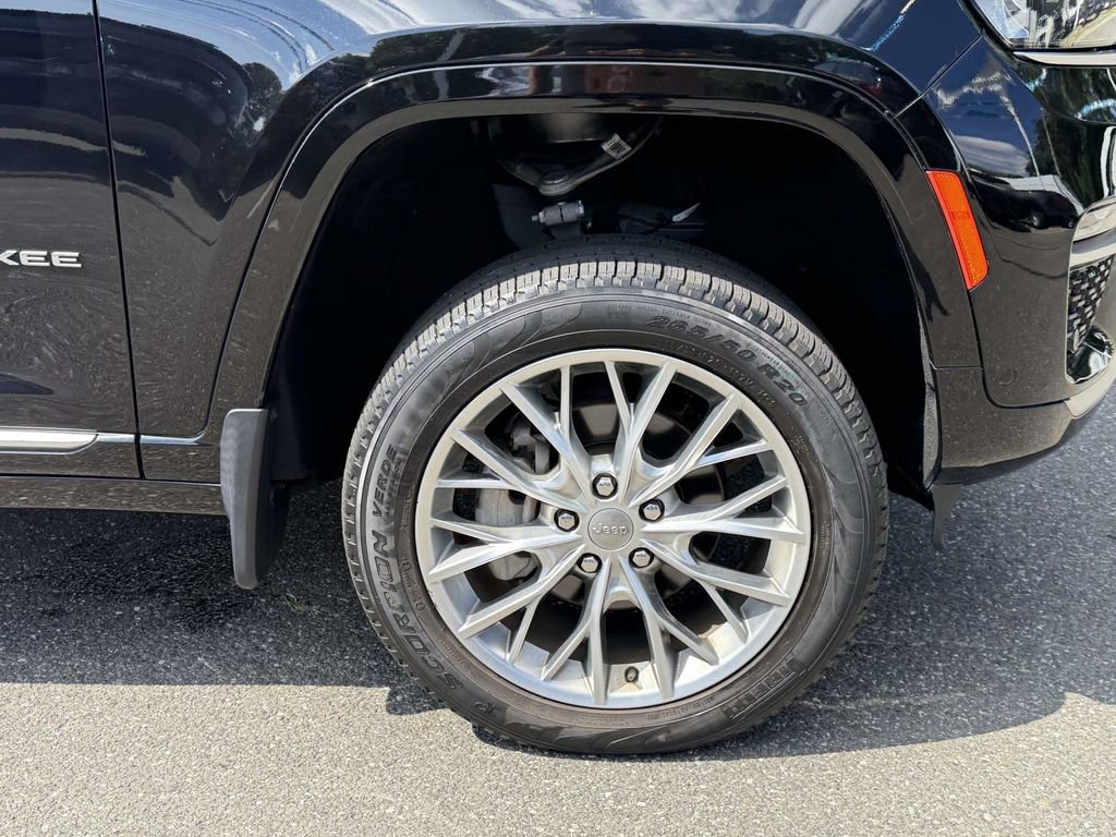Used 2022 Jeep Grand Cherokee Summit w/ MOPAR Finishing Package AWD/4WD image 12
