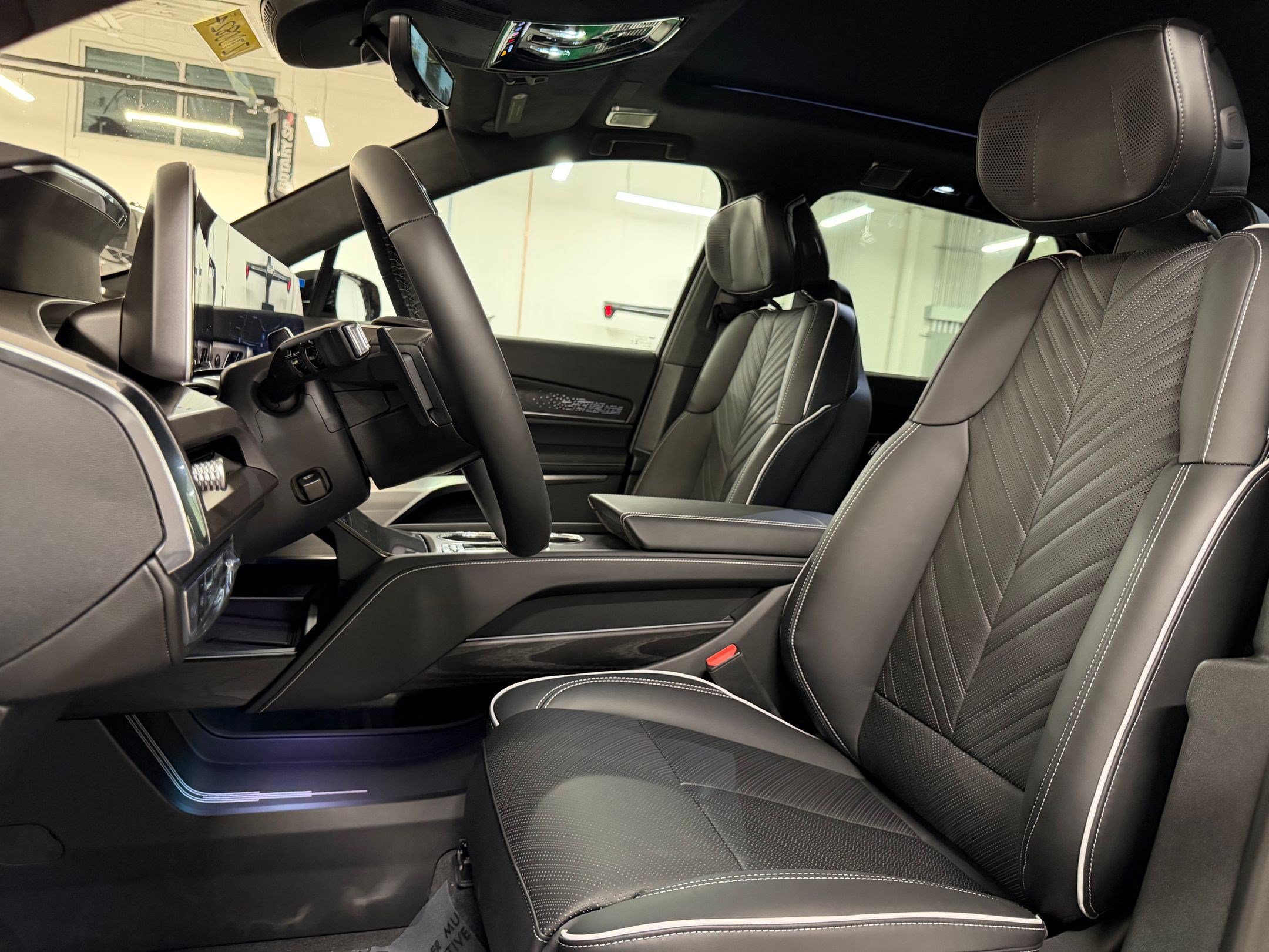 New 2027 Cadillac Vistiq Luxury AWD/4WD image 4