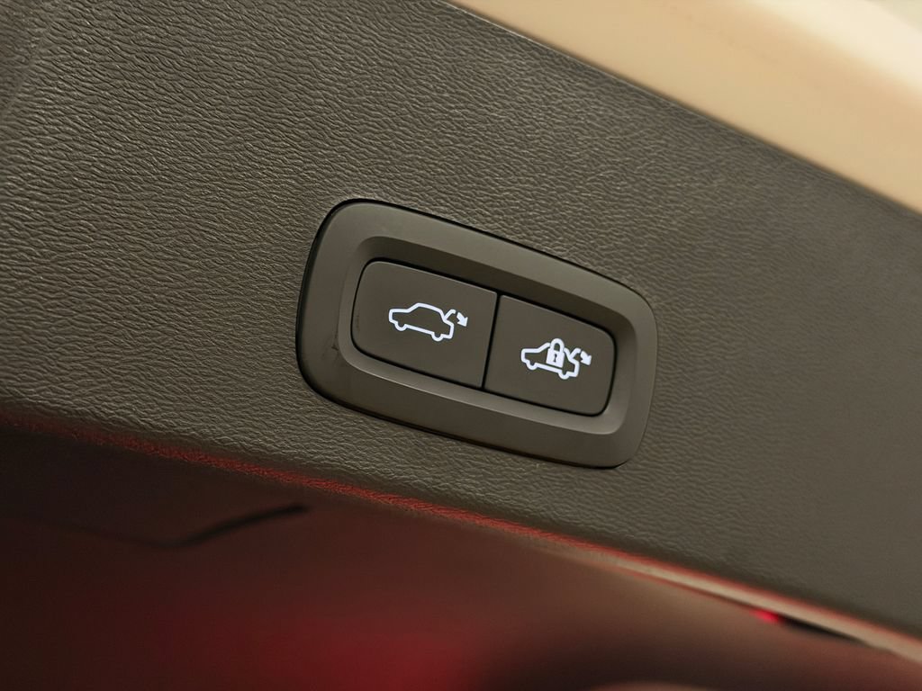 Certified 2024 Volvo XC40 Recharge Ultimate w/ Protection Package Premier AWD/4WD image 29