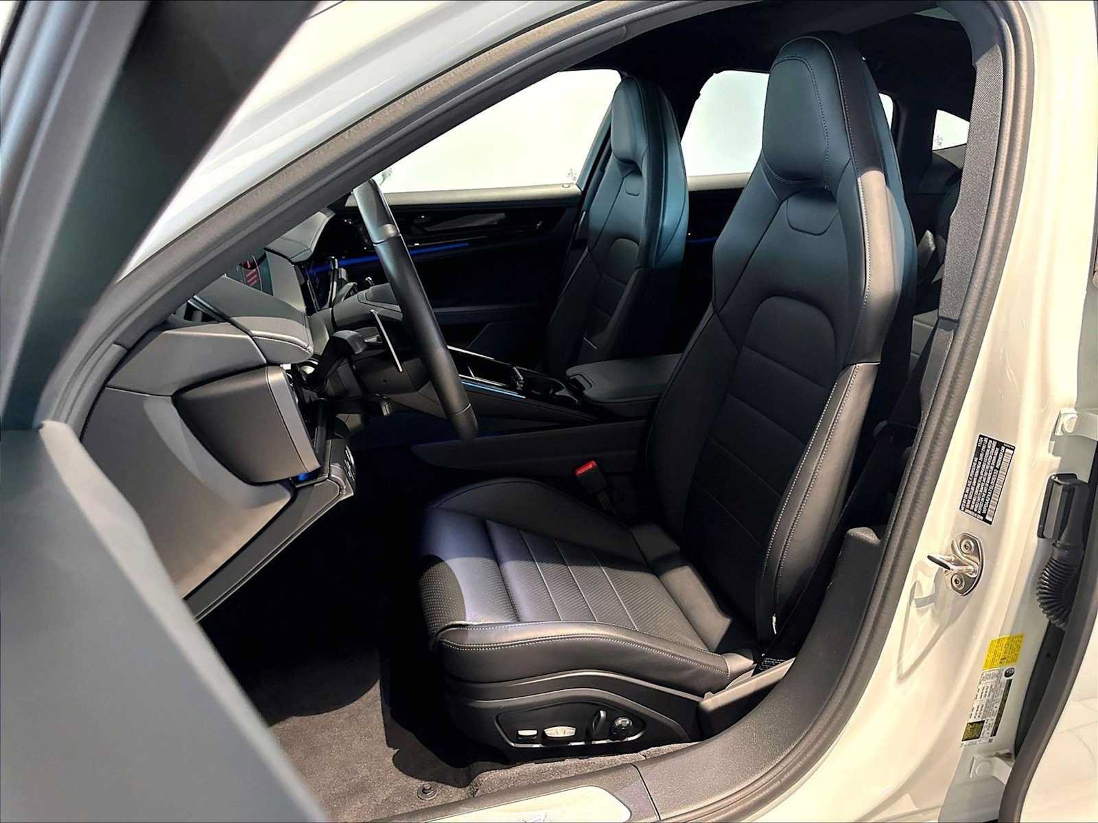 Used 2025 Porsche Panamera RWD image 9