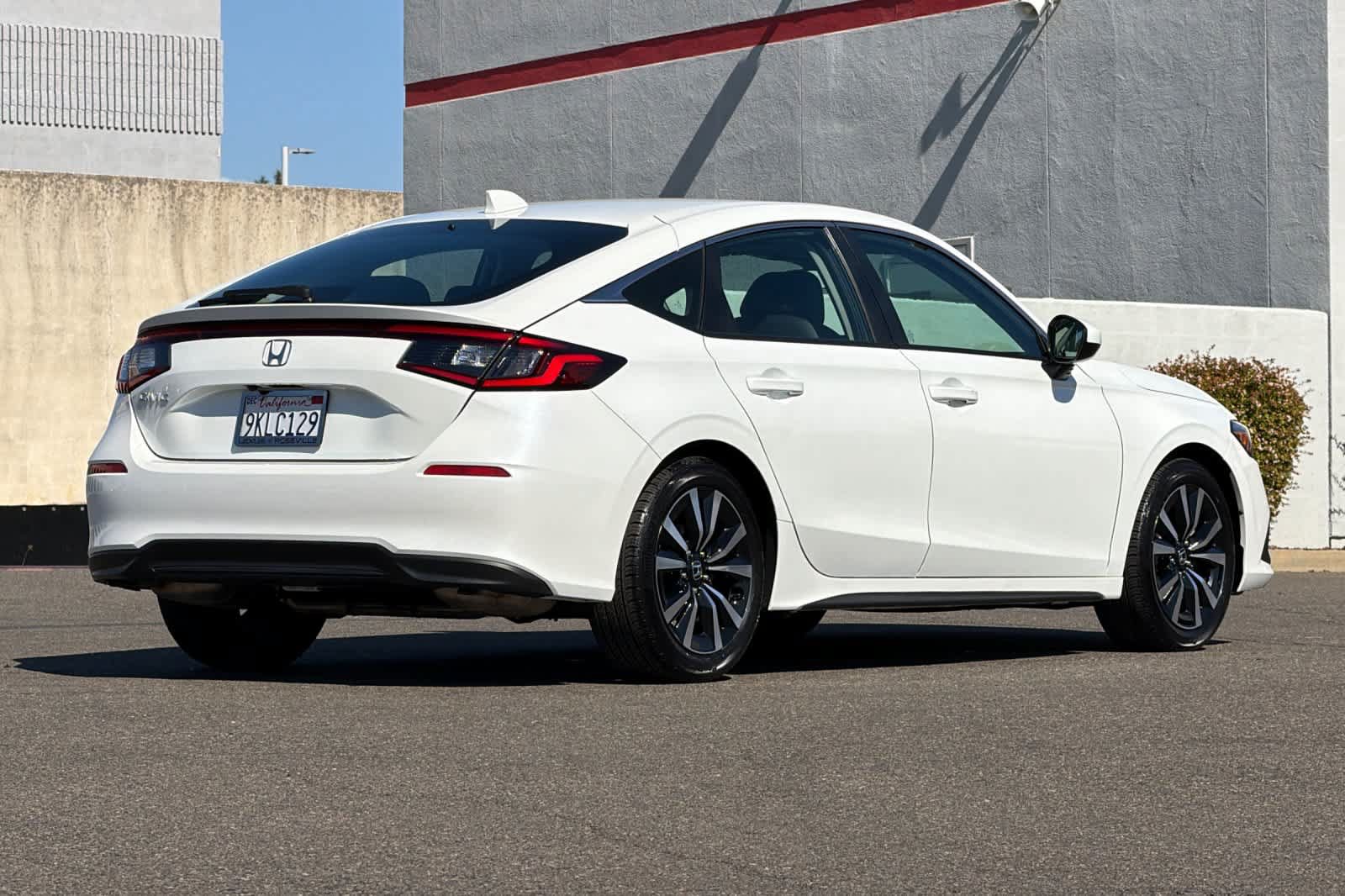 Used 2024 Honda Civic EX-L image 2