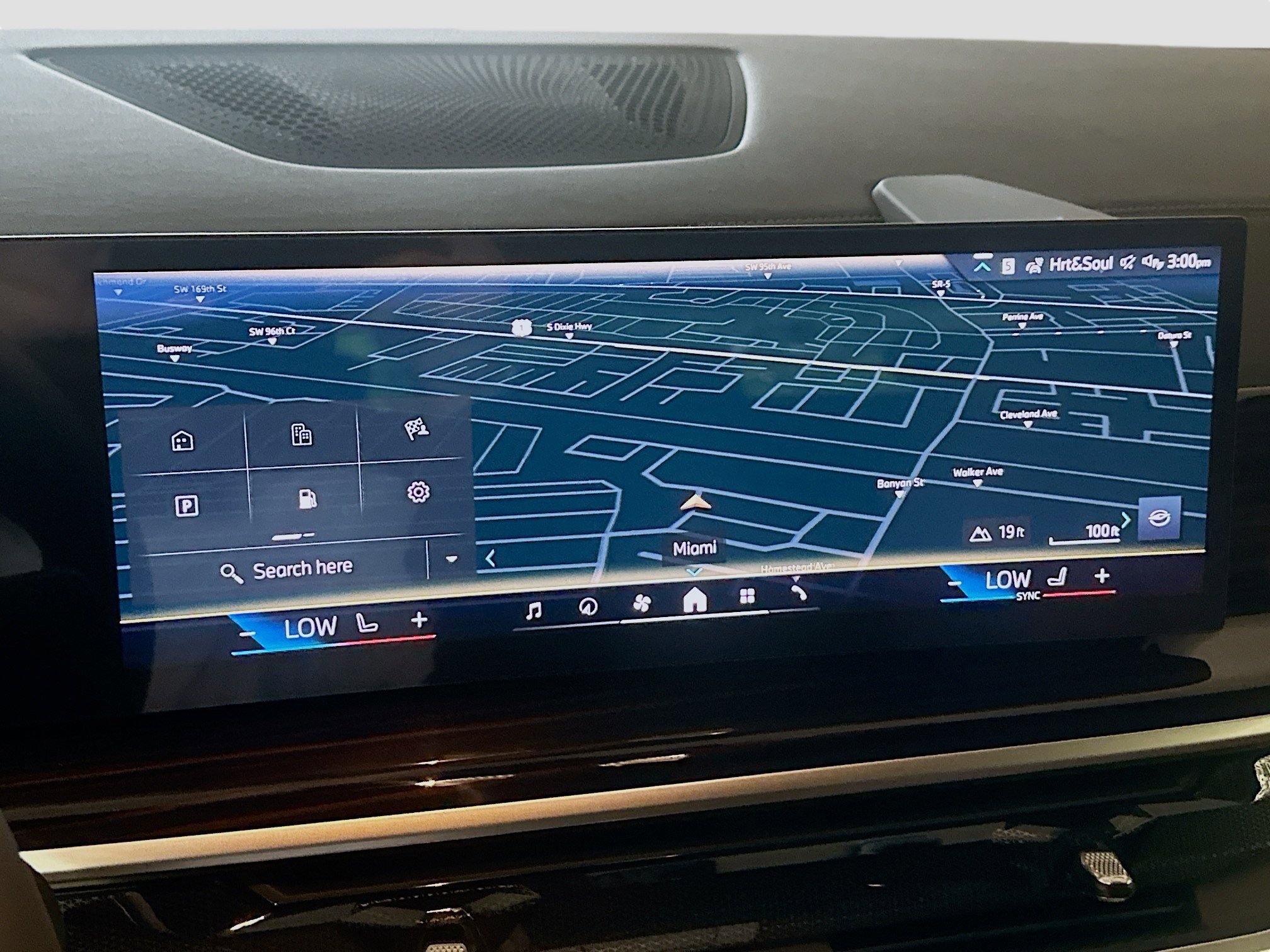 Used 2026 BMW X5 xDrive40i w/ Executive Package image 11