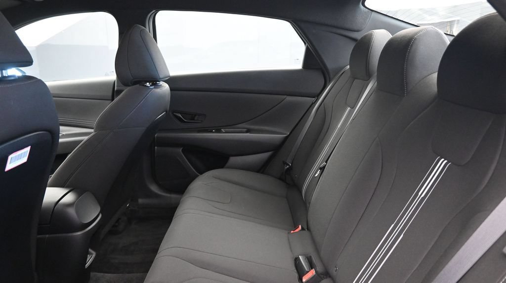Certified 2025 Hyundai Elantra Sport FWD image 19