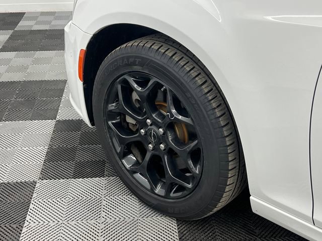 Used 2023 Chrysler 300 Touring L w/ Comfort Group image 10