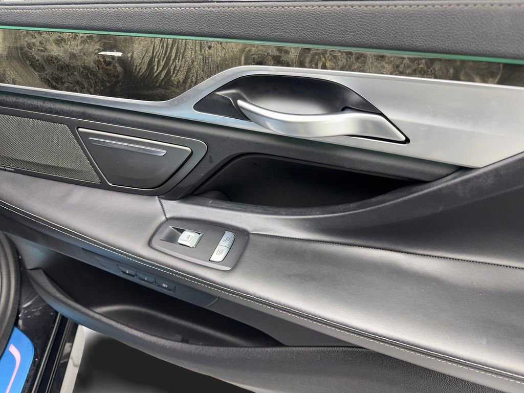 Used 2022 BMW 740i image 43