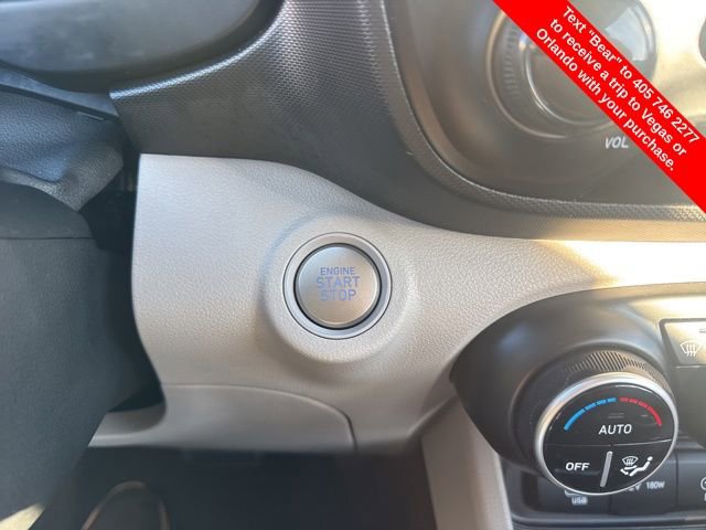 Used 2025 Hyundai Venue SEL image 30
