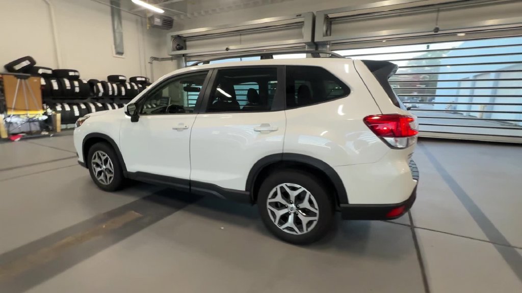 Certified 2024 Subaru Forester Premium AWD/4WD image 9