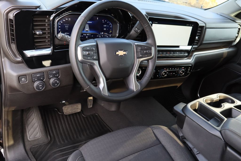 Used 2025 Chevrolet Silverado 1500 LT image 10