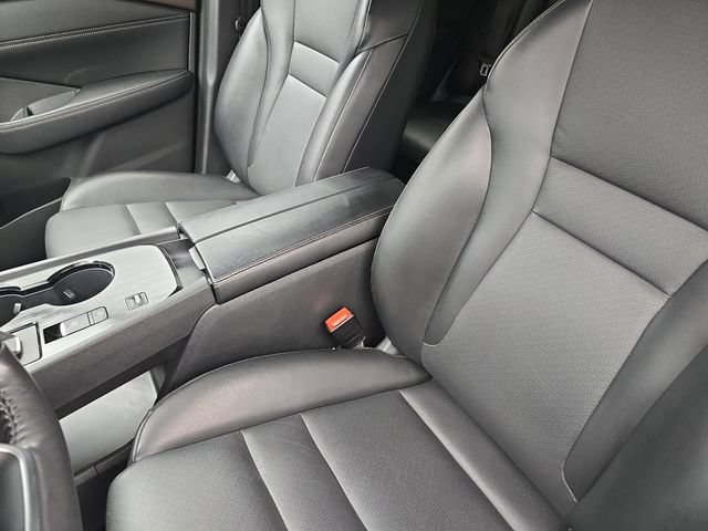 Used 2022 Nissan Rogue SV w/ SV Premium Package FWD image 15